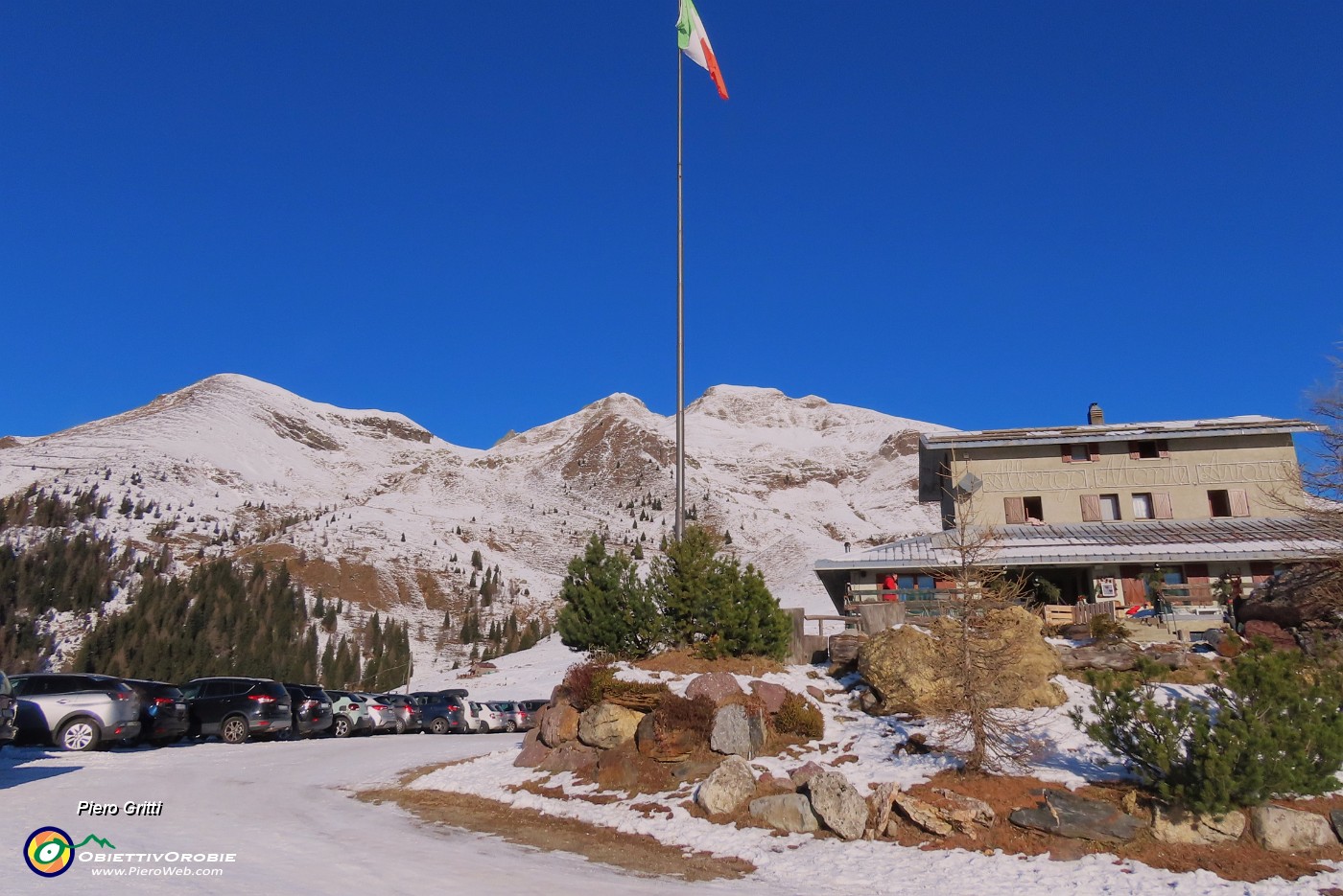 03 Dal Rif. Albergo Monte Avaro in alto a sx il Monte Avaro che saliamo.JPG